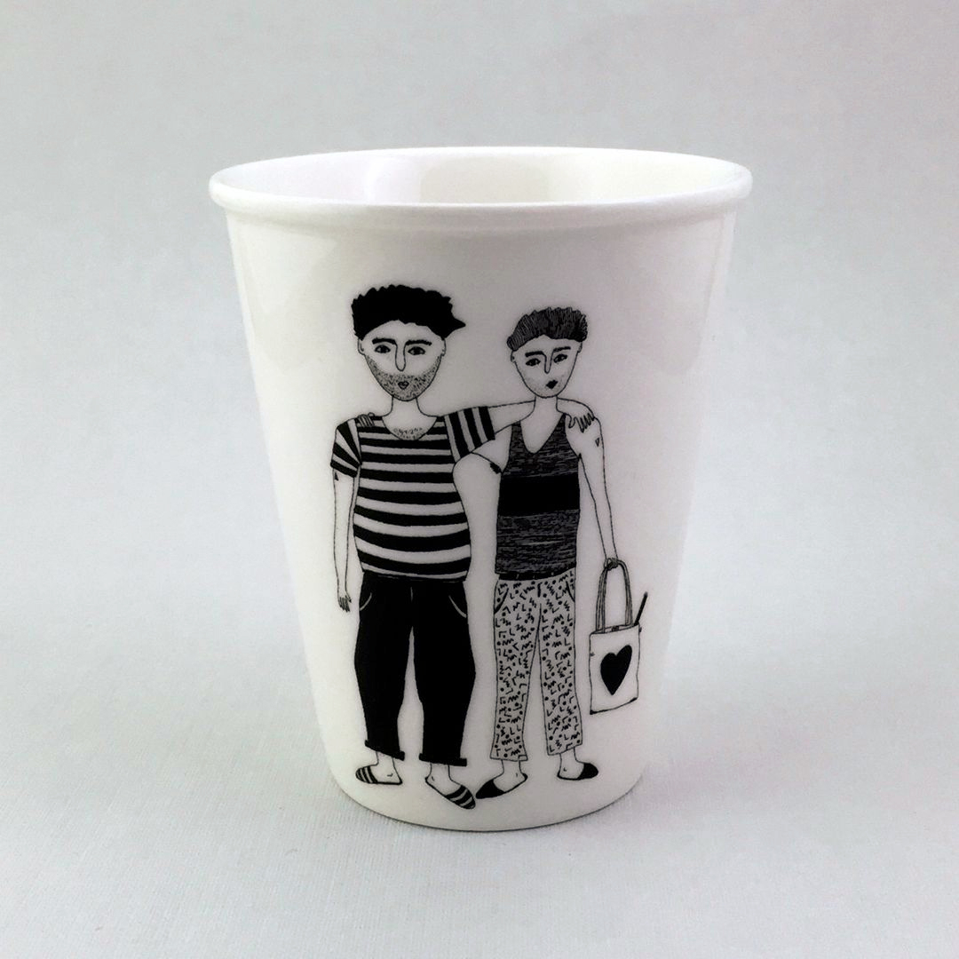 Taza cerámica ilustrada dous rapaces