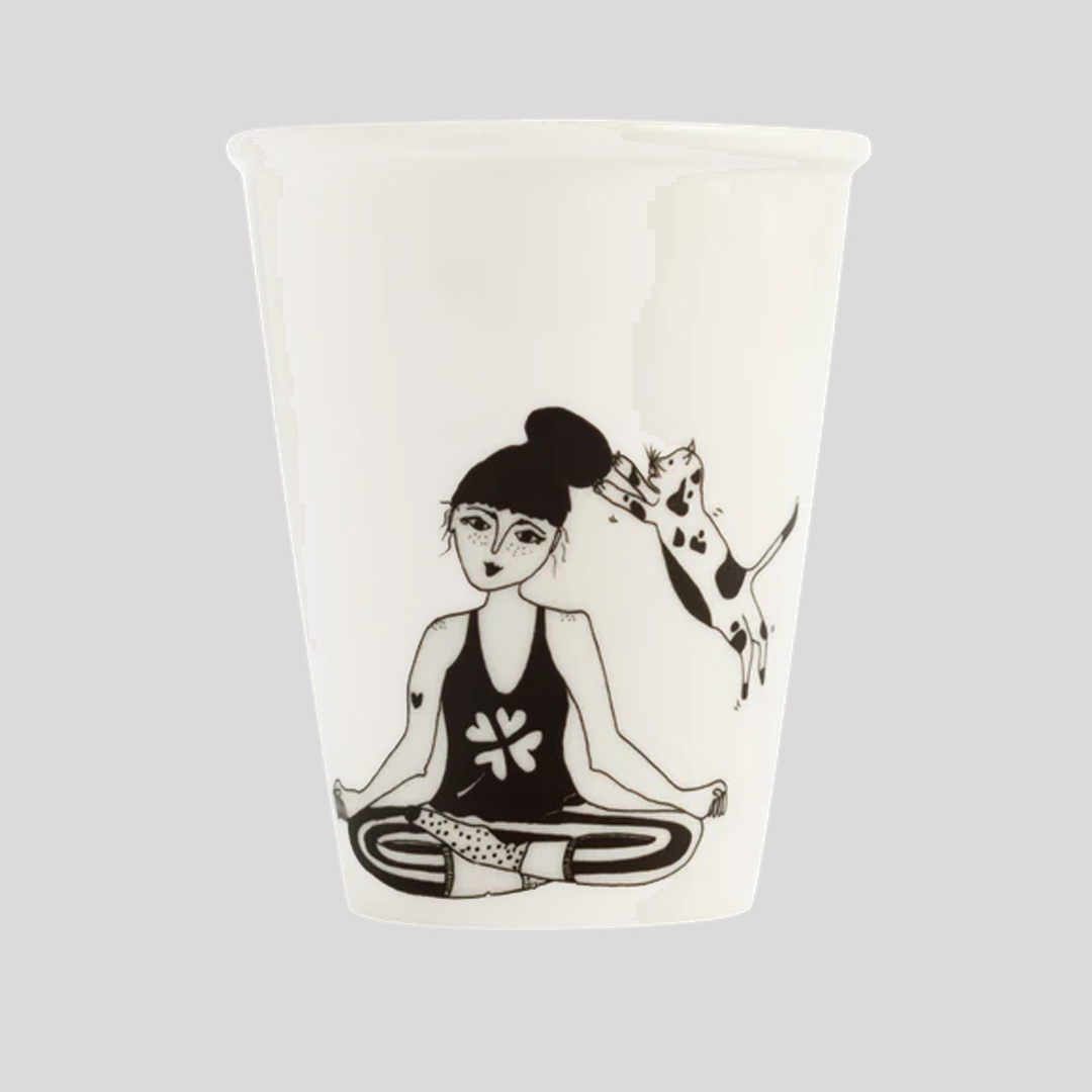 Taza cerámica ilustrada rapaza zen  gato Helen B