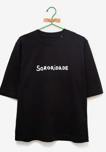 Camiseta "Sororidade" negra