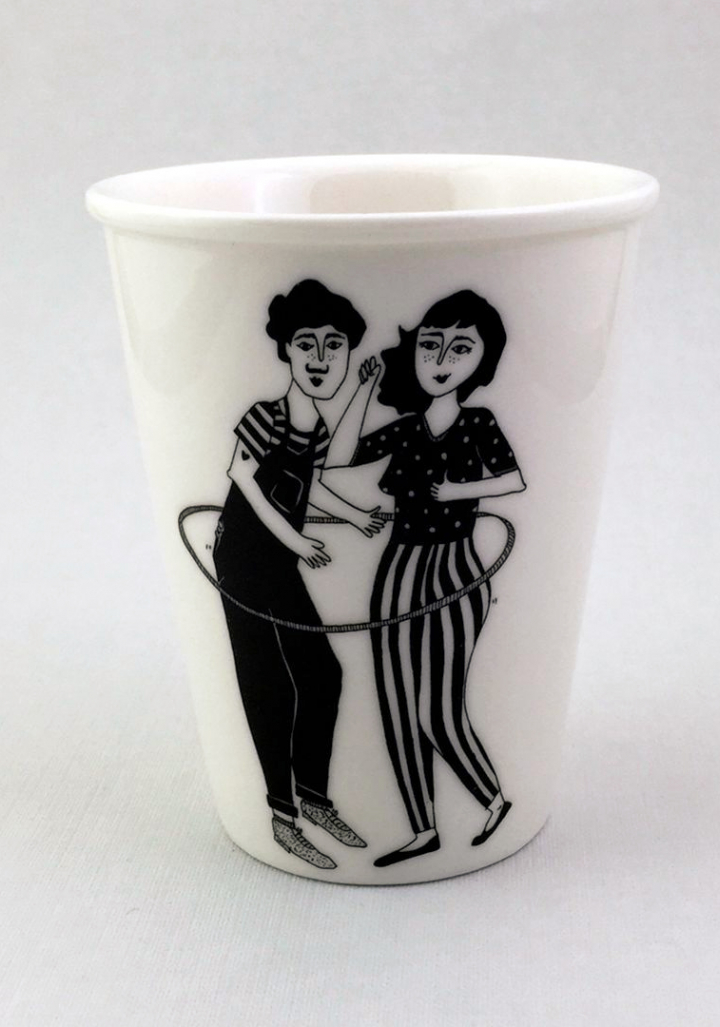 Taza cerámica ilustrada parella  hula hop