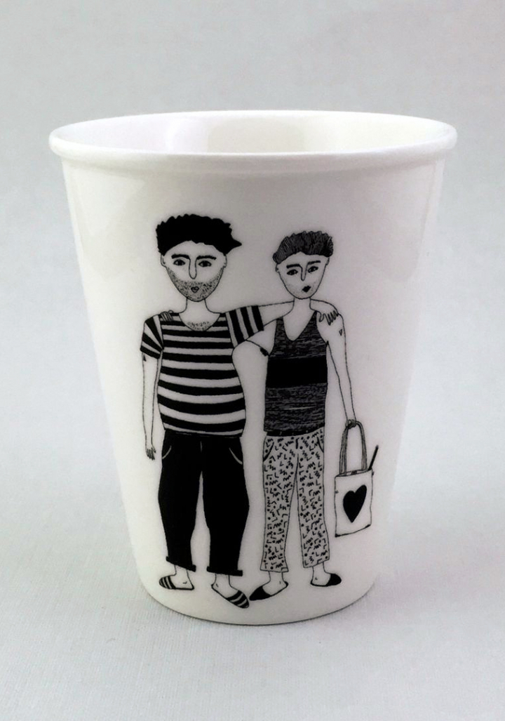 Taza cerámica ilustrada dous rapaces